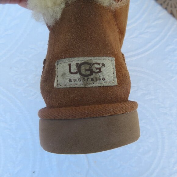 Women's UGG Mini Bailey Bow II Boots Size 7 - Picture 4 of 8